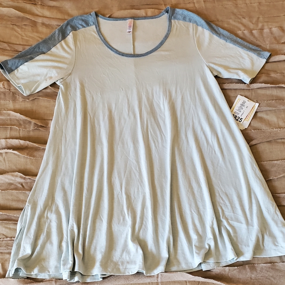 🌟NWT🌟 LuLaRoe Perfect T